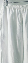 Load image into Gallery viewer, Straight Capri Pant