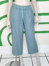 Load image into Gallery viewer, Straight Capri Pant