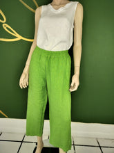 Load image into Gallery viewer, Straight Capri Pant
