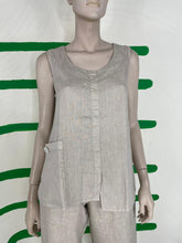 Load image into Gallery viewer, Asimetric Pocket Button Tank Curve