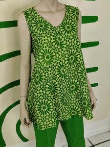 Green print sleeveless shirt