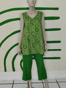 Green print sleeveless shirt